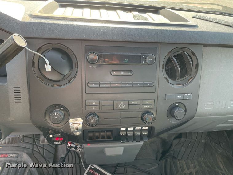 image for item LV9843 2011 Ford F250 Super Duty XL  utility bed pickup truck