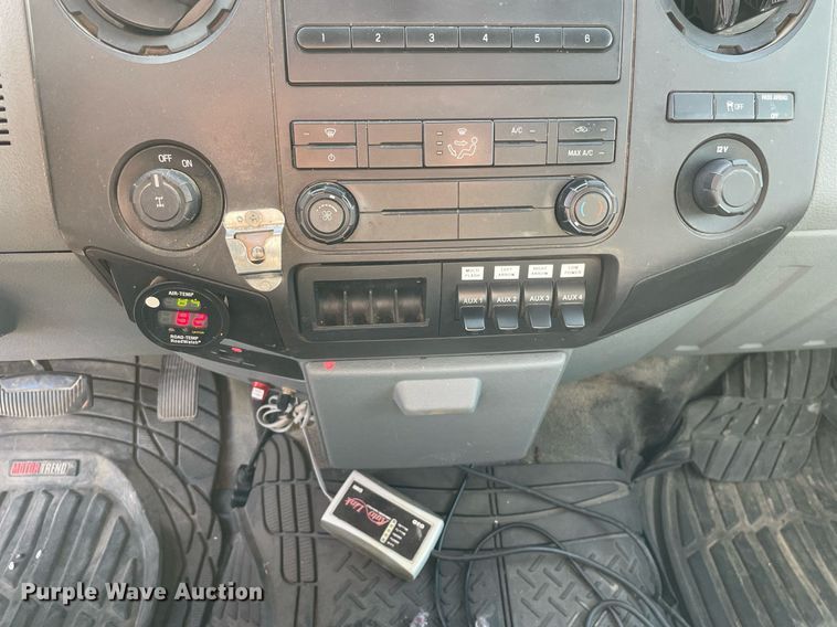 image for item LV9843 2011 Ford F250 Super Duty XL  utility bed pickup truck