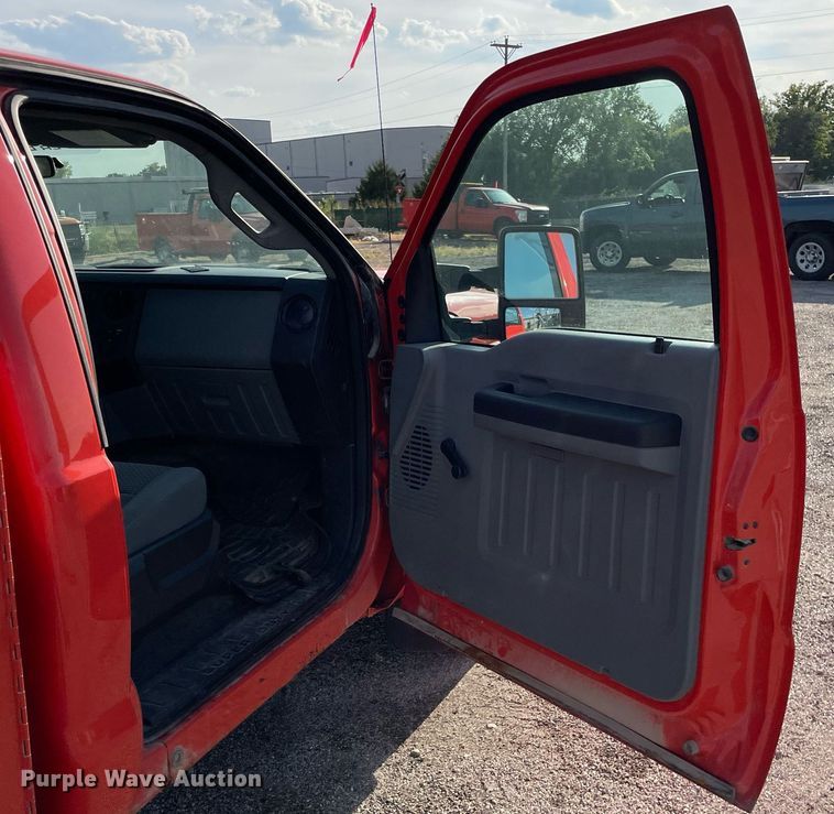 image for item LV9843 2011 Ford F250 Super Duty XL  utility bed pickup truck