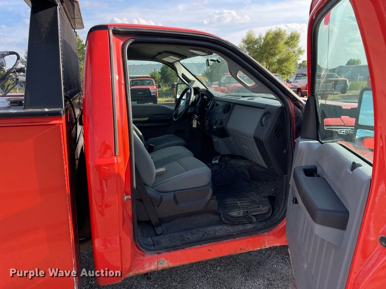 image for item LV9843 2011 Ford F250 Super Duty XL  utility bed pickup truck