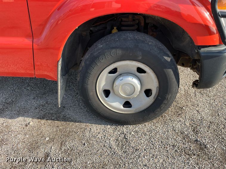 image for item LV9843 2011 Ford F250 Super Duty XL  utility bed pickup truck