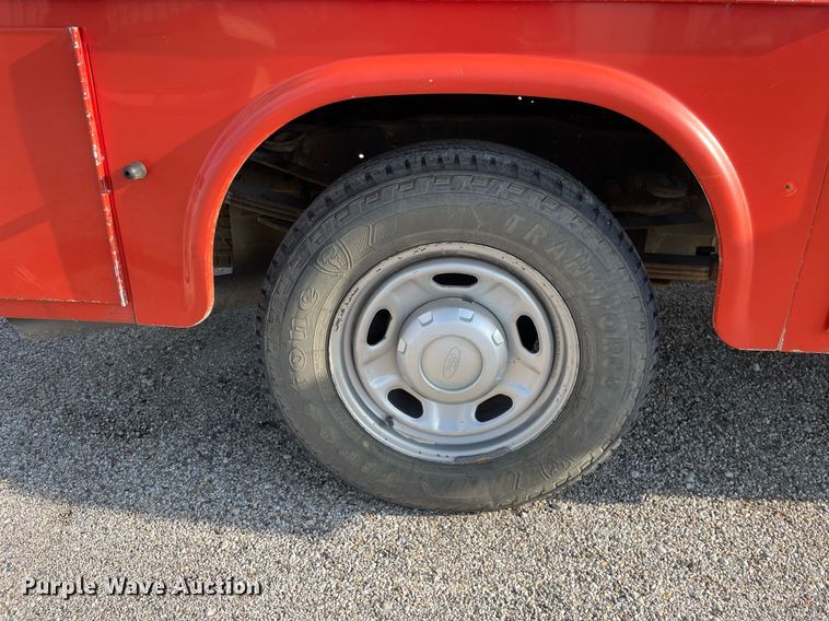 image for item LV9843 2011 Ford F250 Super Duty XL  utility bed pickup truck