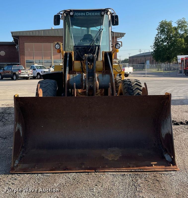 image for item LV9844 2006 John Deere 444J  wheel loader