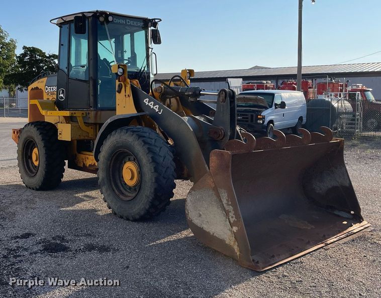 image for item LV9844 2006 John Deere 444J  wheel loader