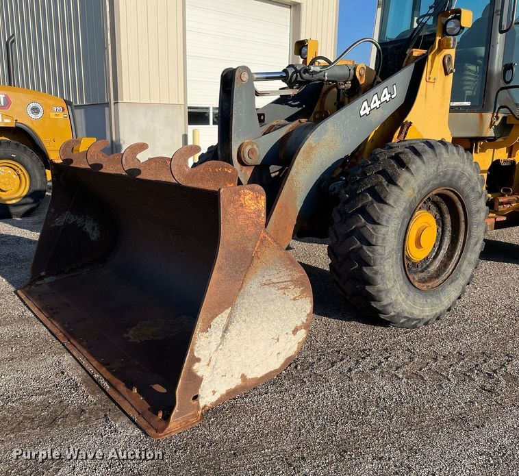 image for item LV9844 2006 John Deere 444J  wheel loader