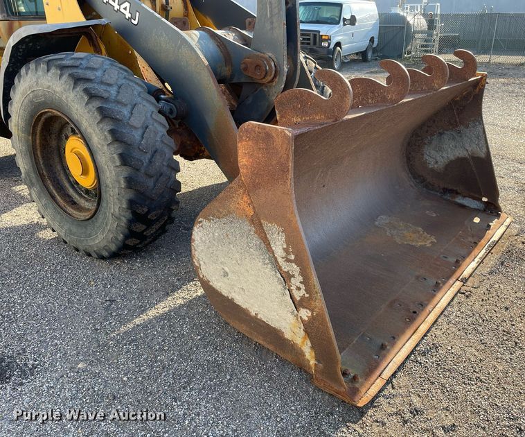 image for item LV9844 2006 John Deere 444J  wheel loader