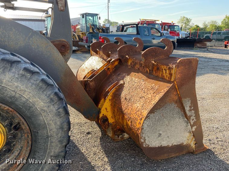 image for item LV9844 2006 John Deere 444J  wheel loader