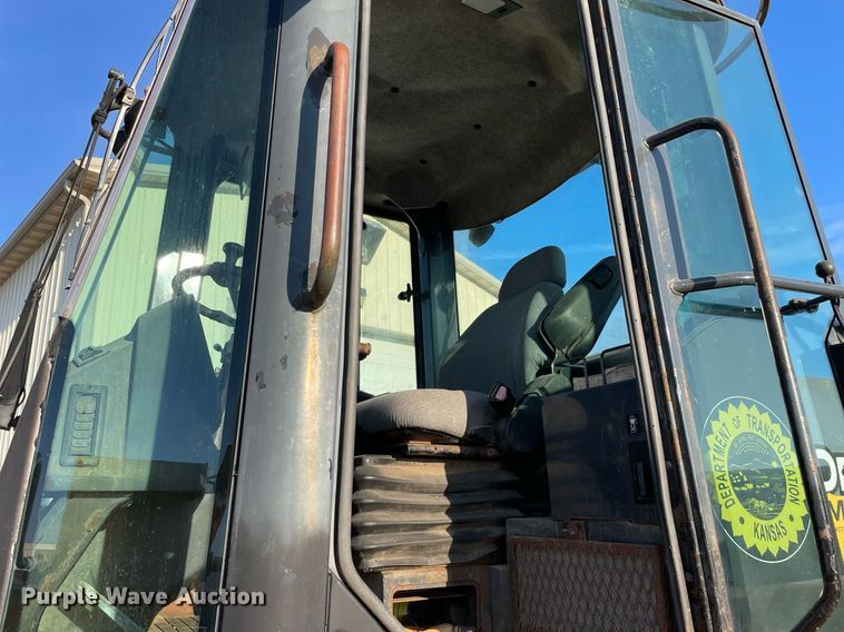 image for item LV9844 2006 John Deere 444J  wheel loader