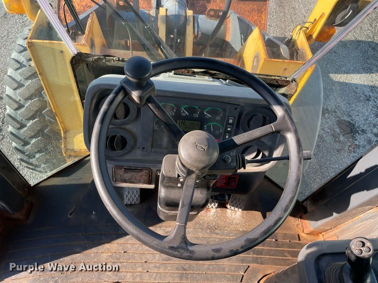 image for item LV9844 2006 John Deere 444J  wheel loader