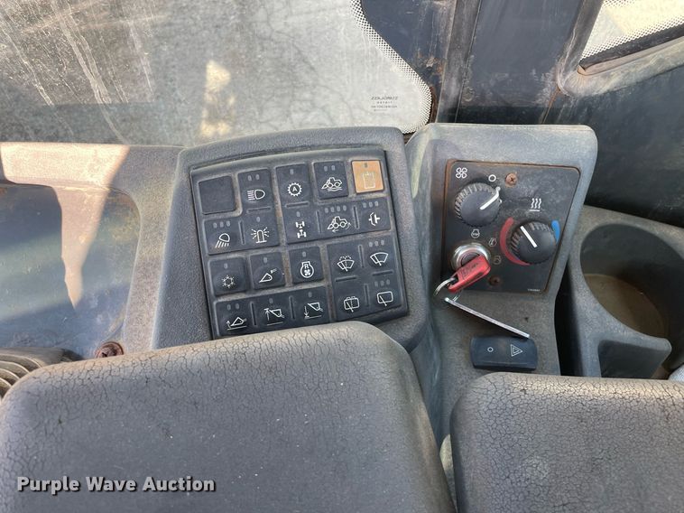 image for item LV9844 2006 John Deere 444J  wheel loader