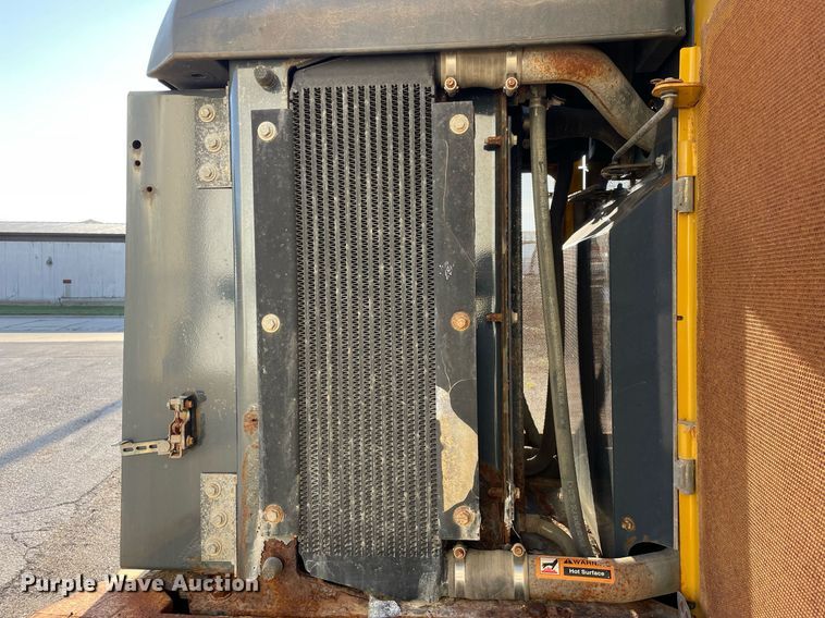 image for item LV9844 2006 John Deere 444J  wheel loader