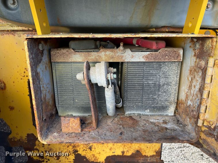 image for item LV9844 2006 John Deere 444J  wheel loader