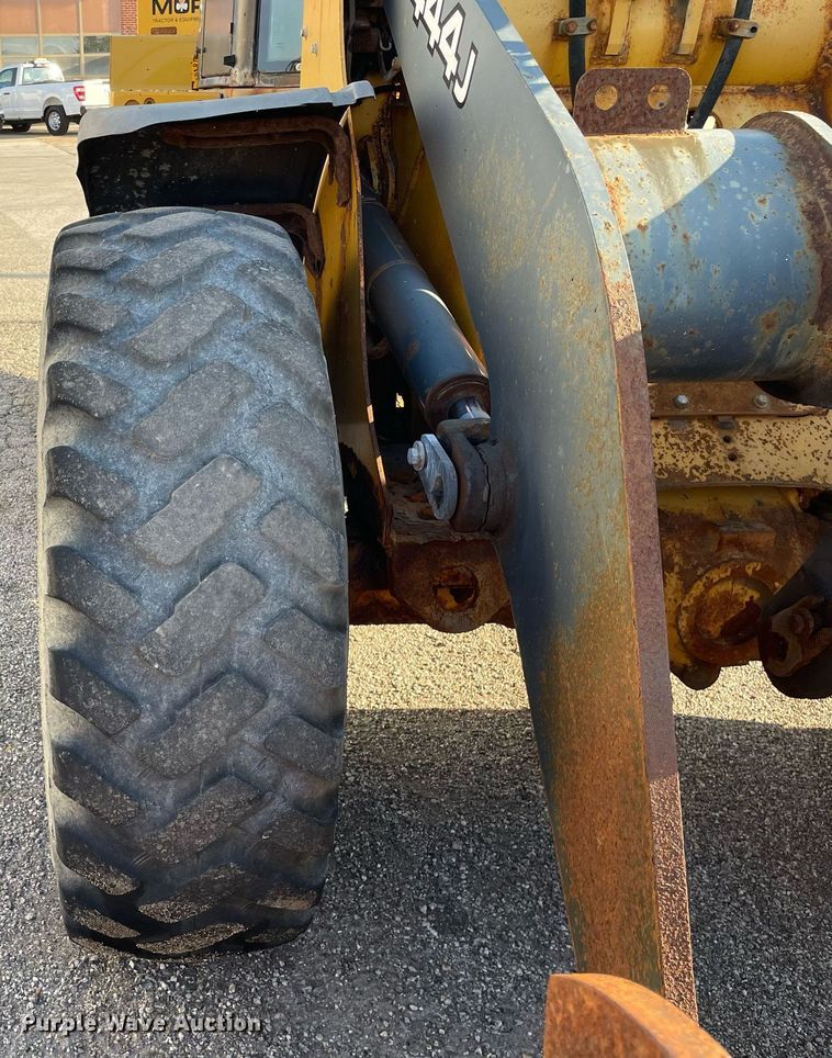 image for item LV9844 2006 John Deere 444J  wheel loader