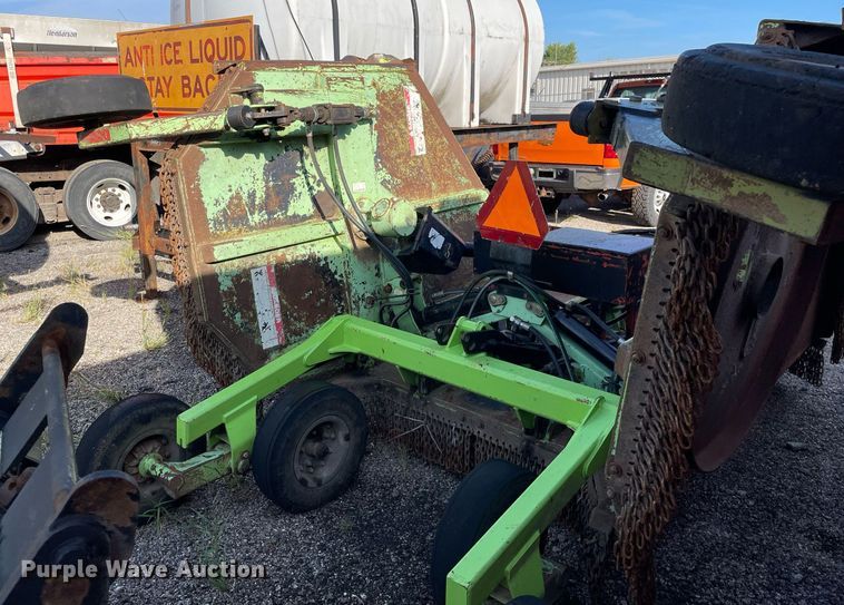 image for item LV9846 2001 Schulte XH1500  batwing rotary mower