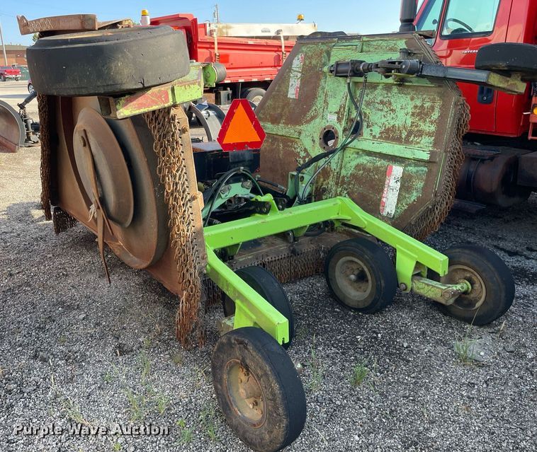 image for item LV9846 2001 Schulte XH1500  batwing rotary mower