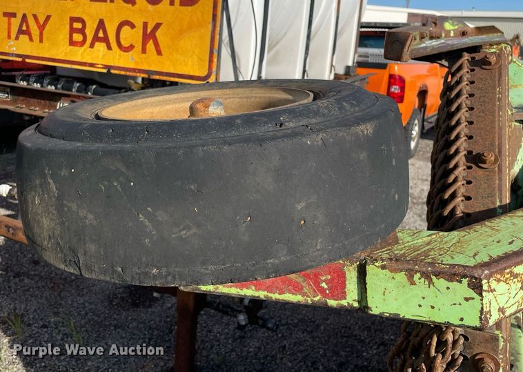 image for item LV9846 2001 Schulte XH1500  batwing rotary mower