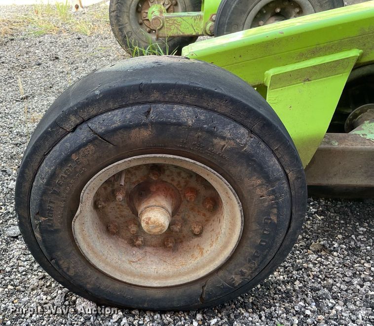 image for item LV9846 2001 Schulte XH1500  batwing rotary mower