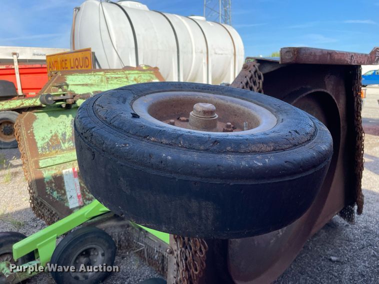 image for item LV9846 2001 Schulte XH1500  batwing rotary mower