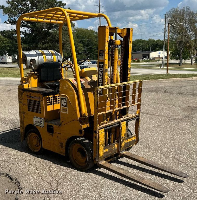 image for item MP9490 2001 Caterpillar Towmotor 392S  forklift