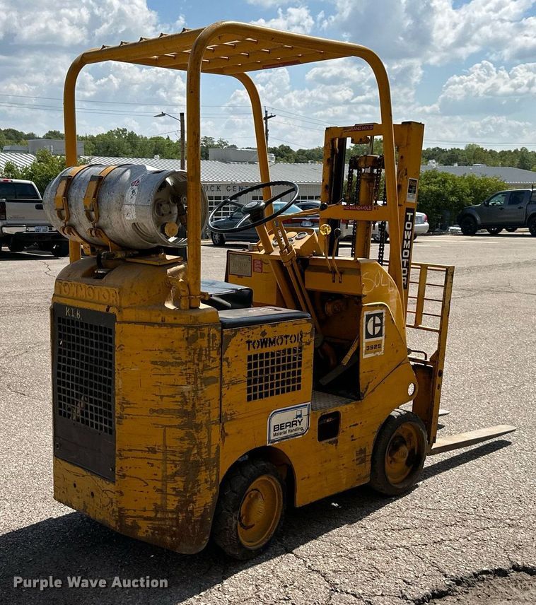 image for item MP9490 2001 Caterpillar Towmotor 392S  forklift