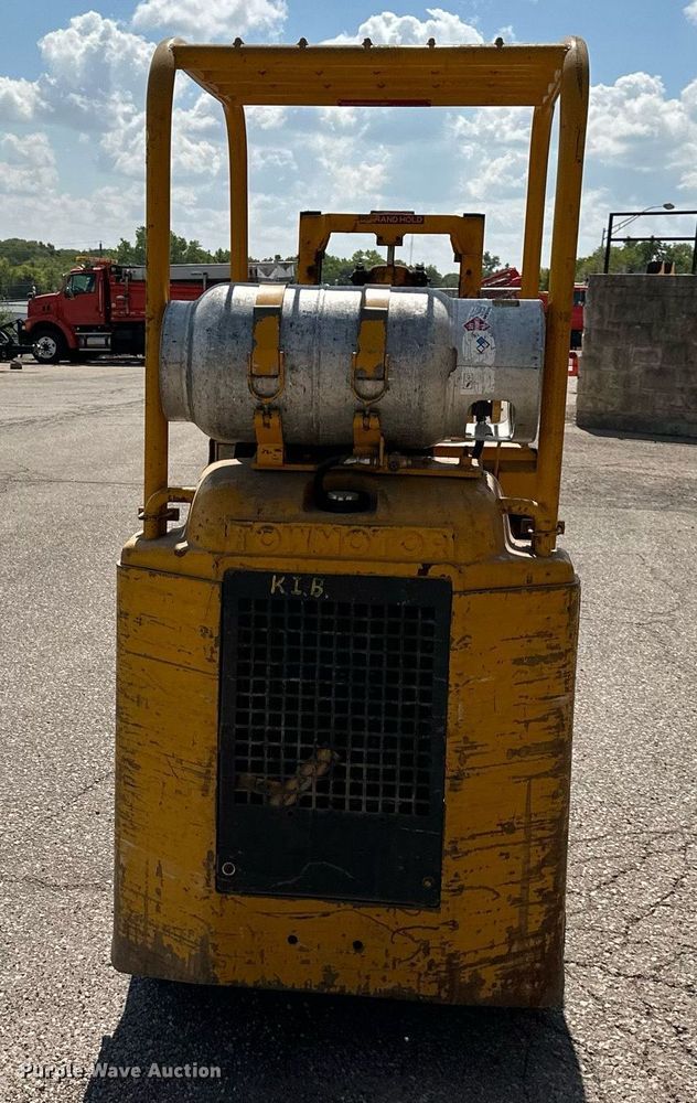 image for item MP9490 2001 Caterpillar Towmotor 392S  forklift