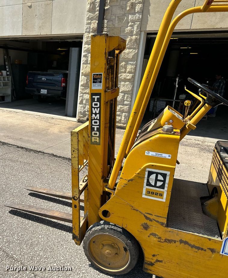image for item MP9490 2001 Caterpillar Towmotor 392S  forklift
