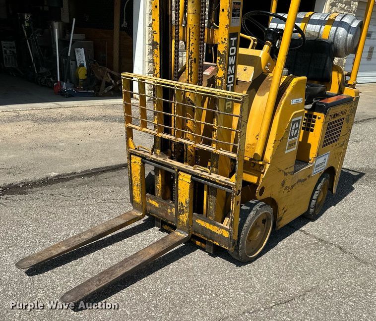 image for item MP9490 2001 Caterpillar Towmotor 392S  forklift