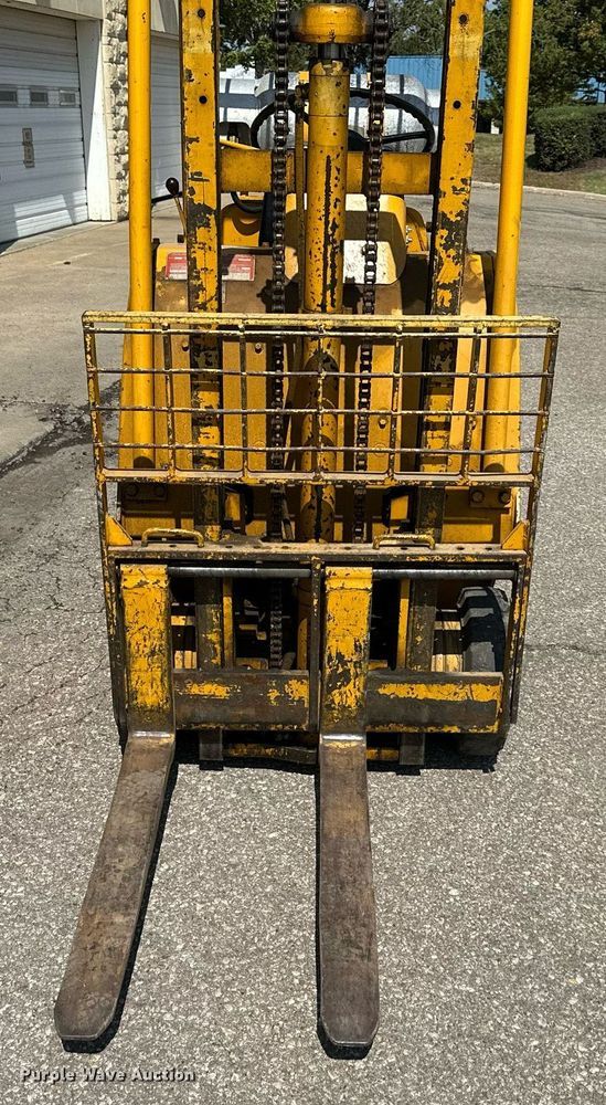 image for item MP9490 2001 Caterpillar Towmotor 392S  forklift