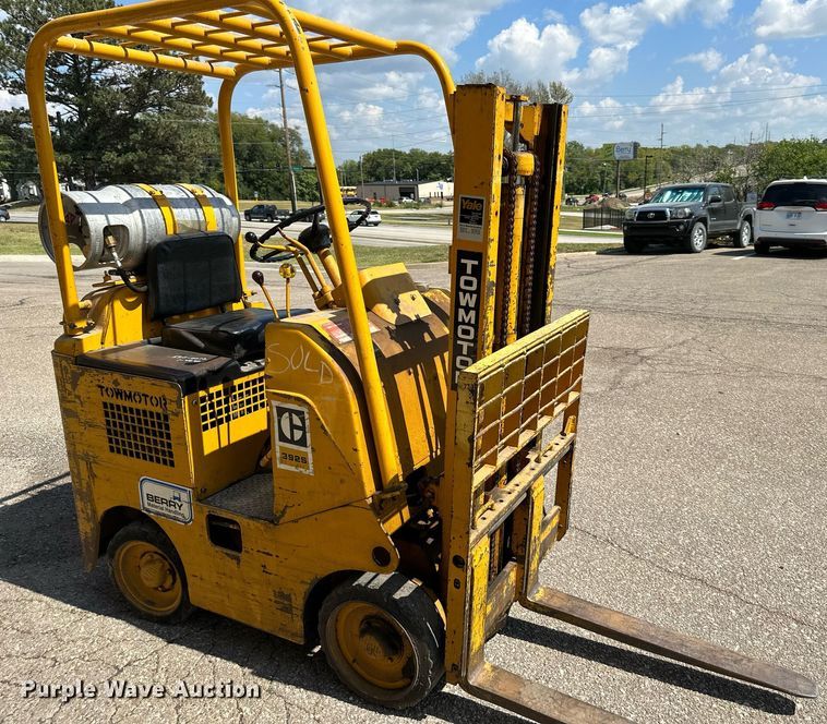 image for item MP9490 2001 Caterpillar Towmotor 392S  forklift