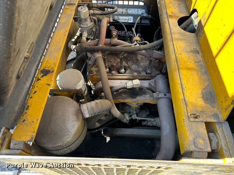 image for item MP9490 2001 Caterpillar Towmotor 392S  forklift