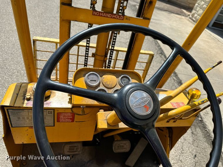 image for item MP9490 2001 Caterpillar Towmotor 392S  forklift