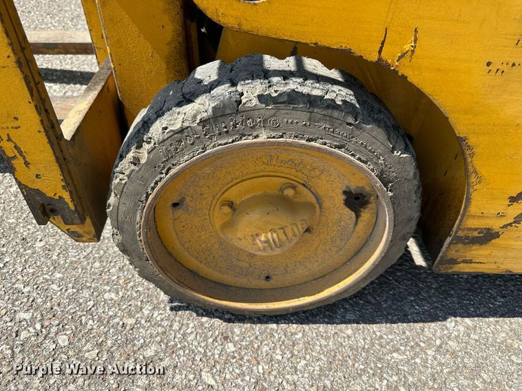 image for item MP9490 2001 Caterpillar Towmotor 392S  forklift