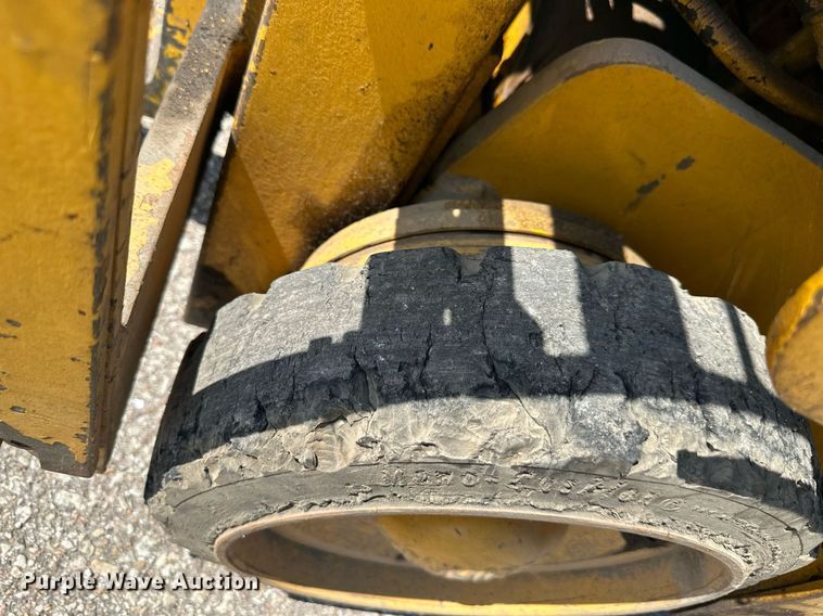 image for item MP9490 2001 Caterpillar Towmotor 392S  forklift