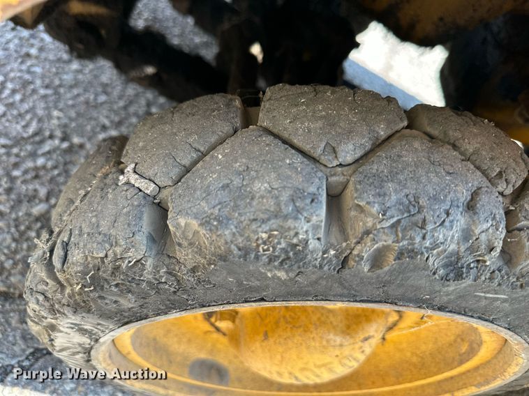 image for item MP9490 2001 Caterpillar Towmotor 392S  forklift