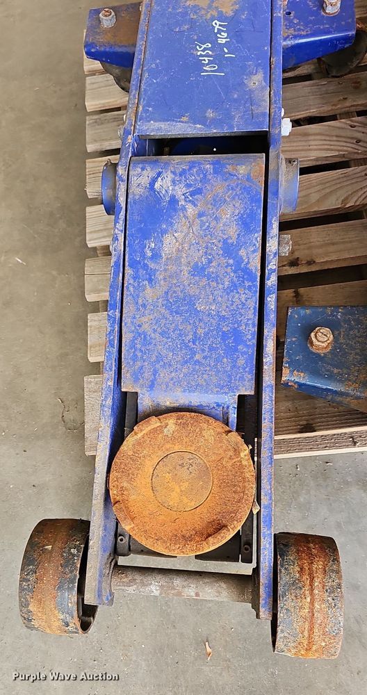 image for item MP9491 (2) Westward floor jacks