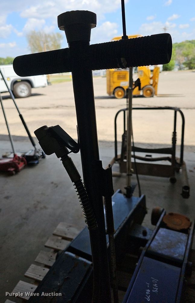 image for item MP9491 (2) Westward floor jacks