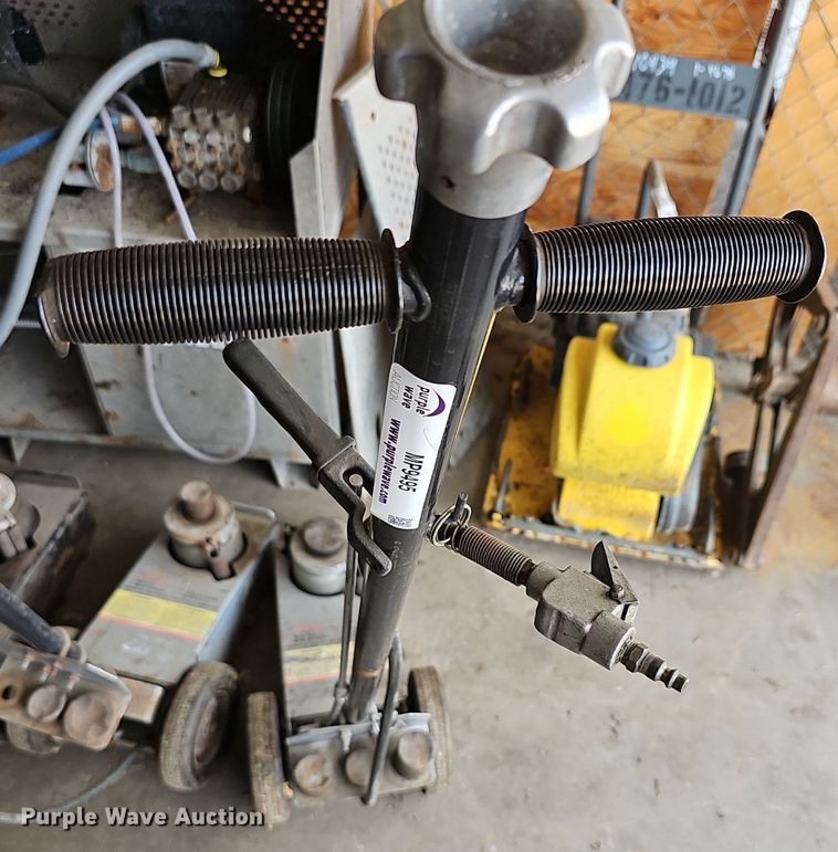 image for item MP9495 (2) OTC Stringer bottle jacks