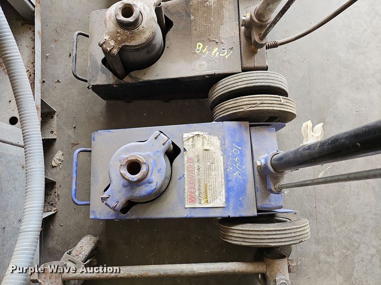 image for item MP9496 (2) bottle jacks