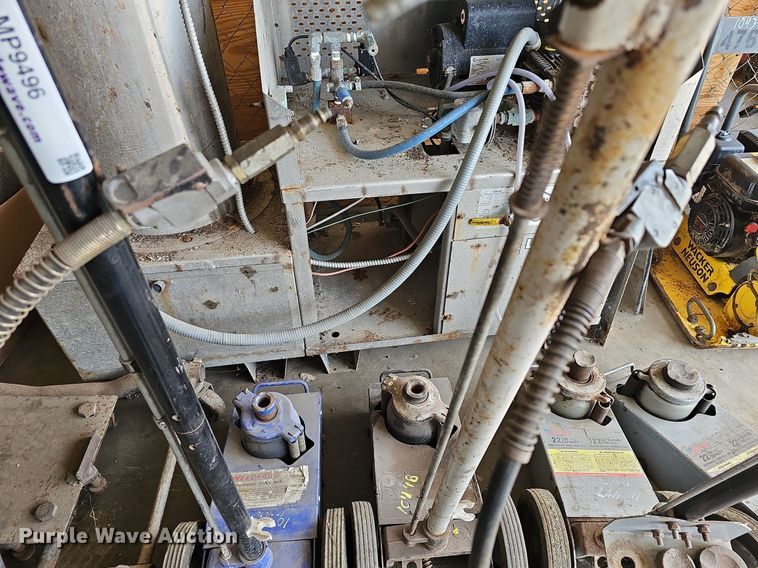 image for item MP9496 (2) bottle jacks