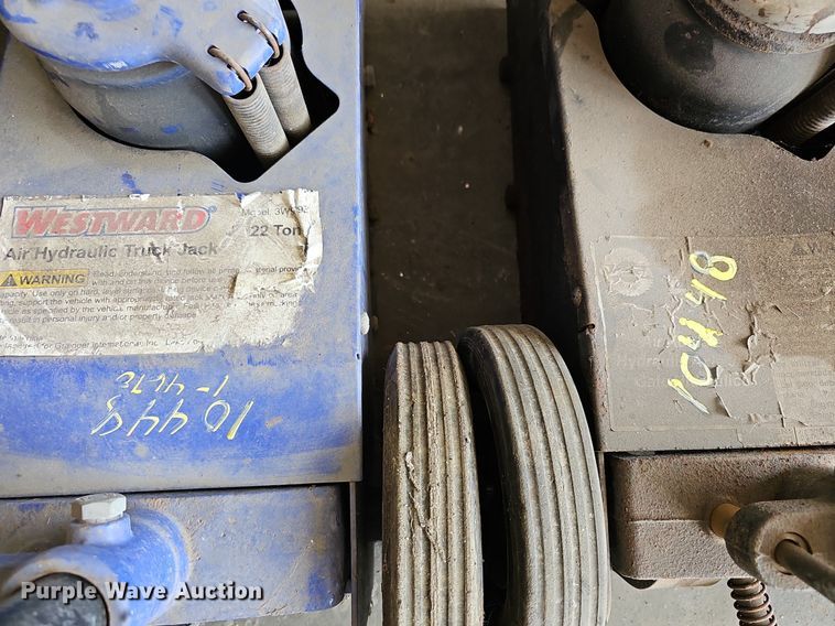 image for item MP9496 (2) bottle jacks