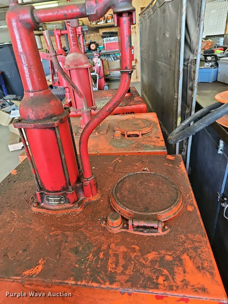 image for item MP9499 (2) oil tanks