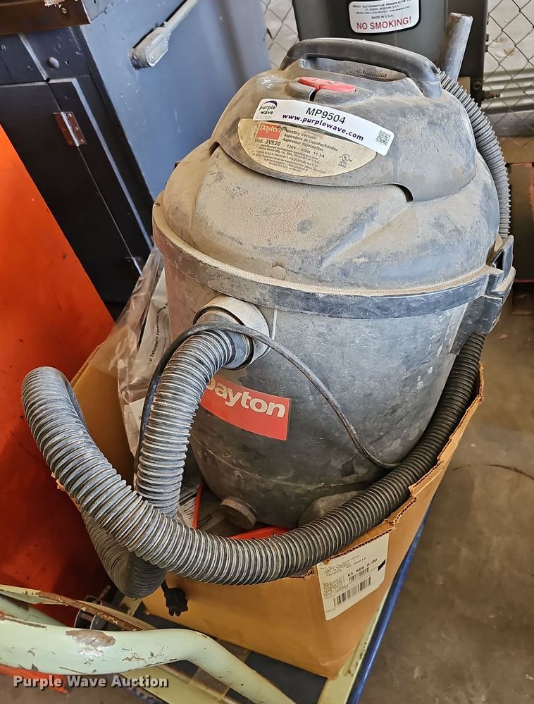 image for item MP9504 Dayton 3VE20  vacuum