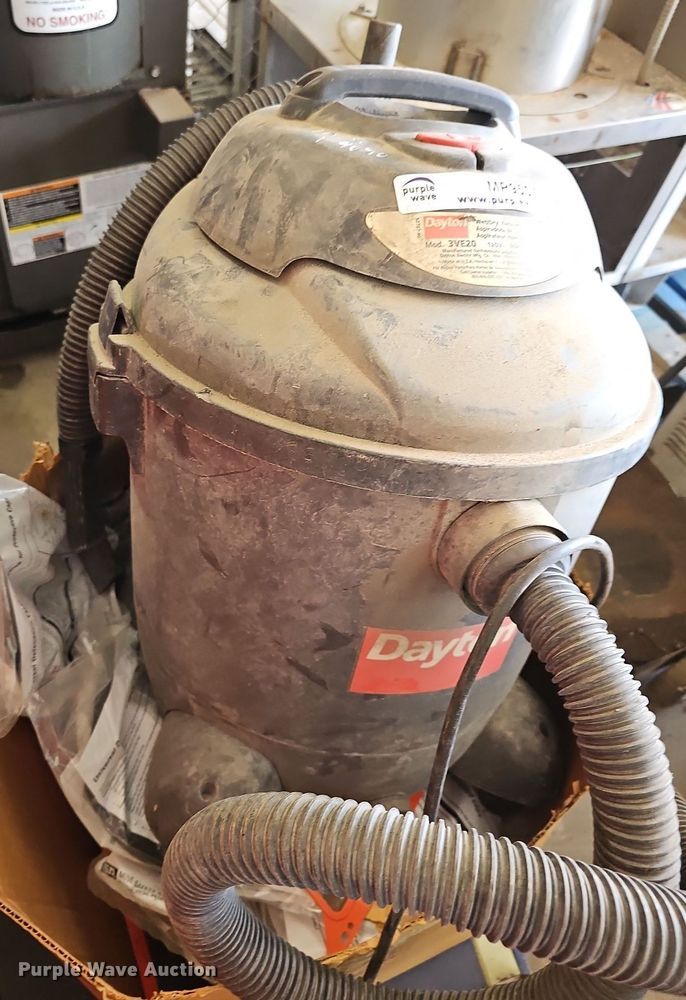 image for item MP9504 Dayton 3VE20  vacuum