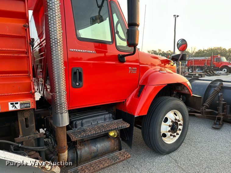 image for item NF9164 2007 International 7400  dump truck