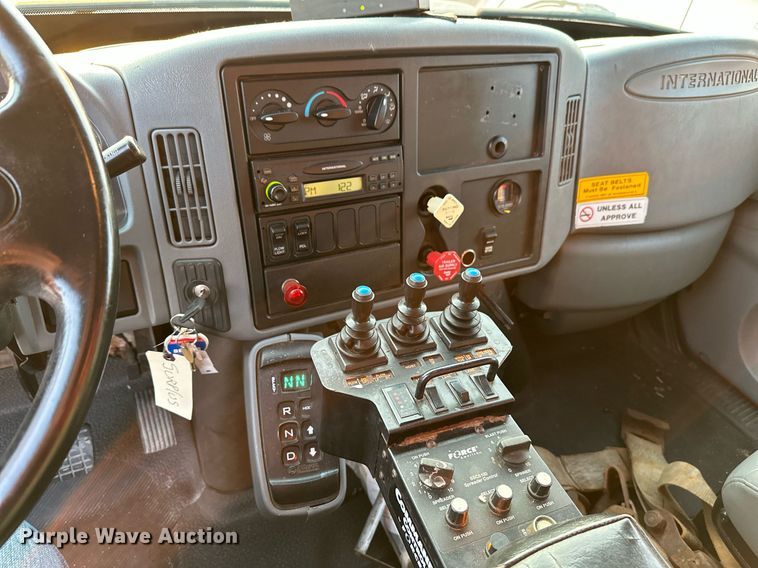 image for item NF9164 2007 International 7400  dump truck