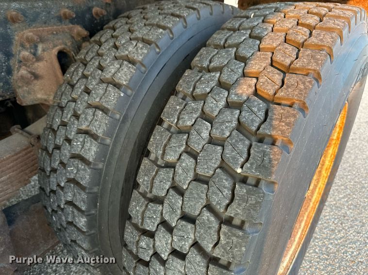 image for item NF9164 2007 International 7400  dump truck