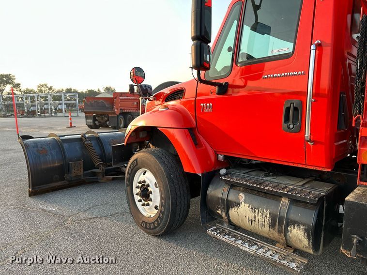 image for item NF9165 2007 International 7500  dump truck
