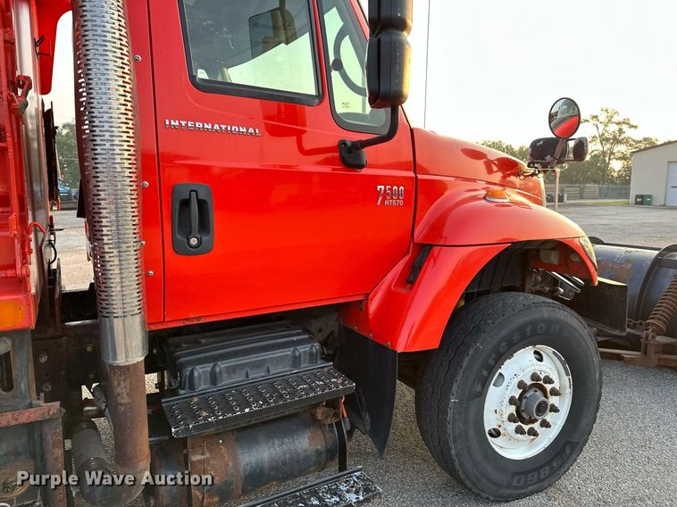 image for item NF9165 2007 International 7500  dump truck