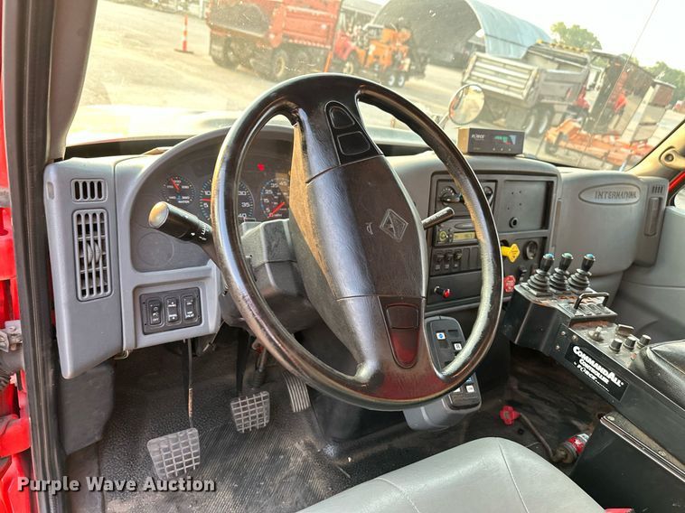 image for item NF9165 2007 International 7500  dump truck