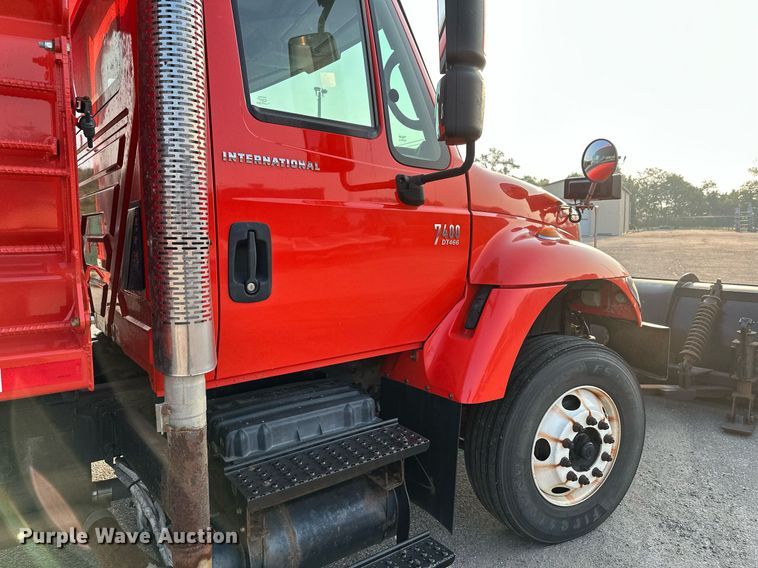 image for item NF9168 2007 International 7400  dump truck